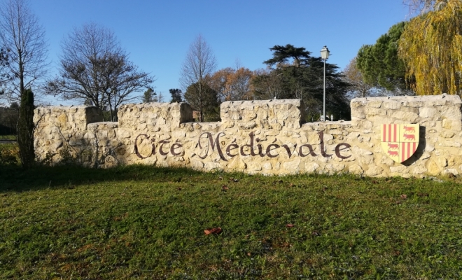 La cité médiévale de Rions.